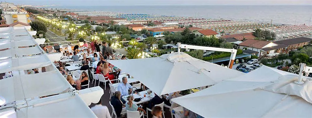 Hotel Esplanade Marina di Pietrasanta 3*,