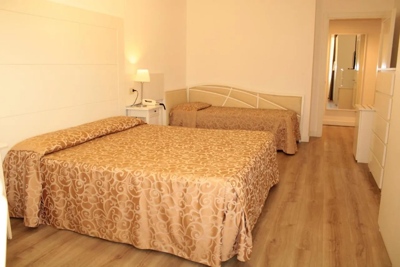 Hotel Esplanade Marina di Pietrasanta 3*,  Italy