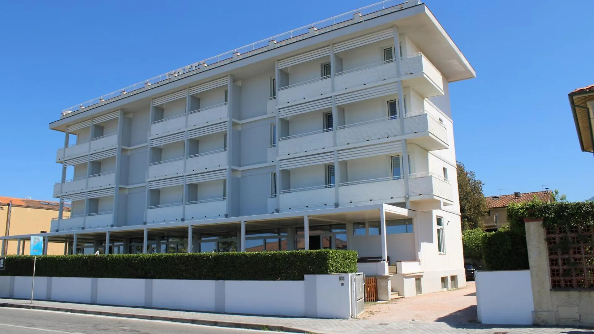 Hotel Esplanade Marina di Pietrasanta 3*,