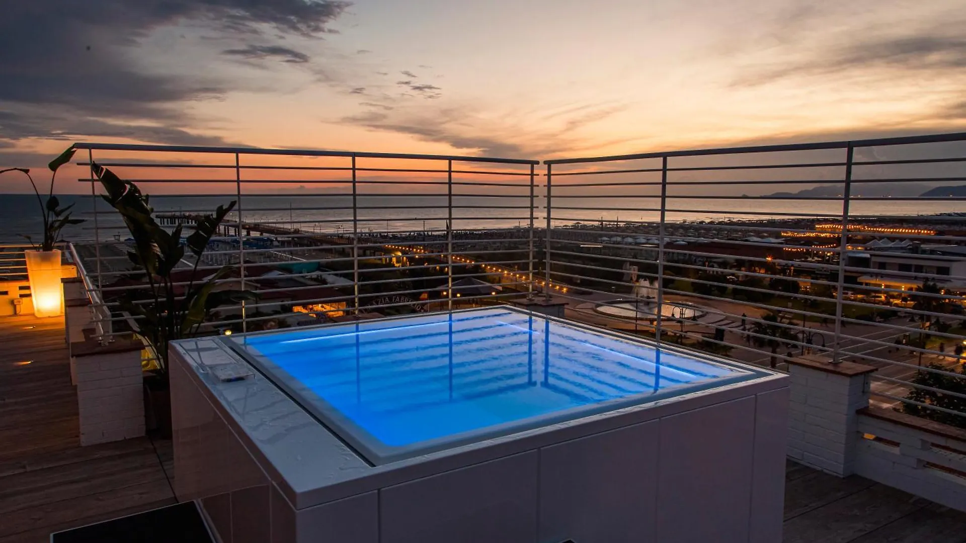 Hotel Esplanade Marina di Pietrasanta 3*,  Italy